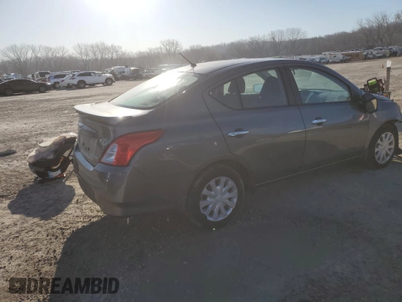 2016 Nissan Versa S z VIN 3N1CN7AP5GL869356, wystawiony jako Copart lot #48199605 z przebiegiem 87 875 mil mil oraz Szkoda całkowita • Salvage title. Historia ofert i sprzedaży dostępna na DreamBid. Obrazek 3.