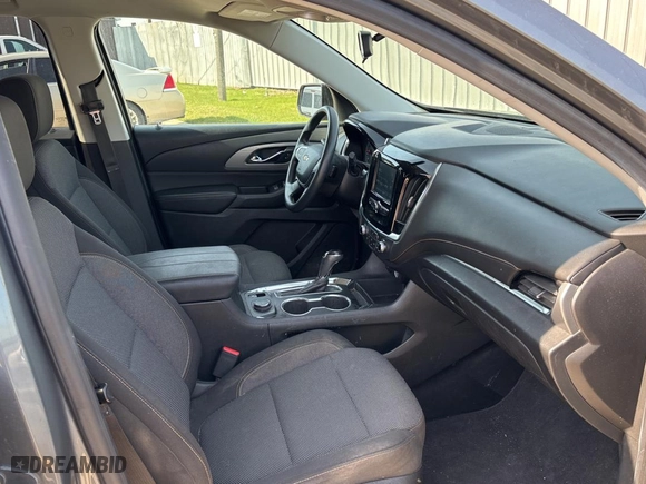 2018 Chevrolet Traverse LS with VIN 1GNERFKW6JJ139973, listed as a Copart auction lot 54496755 with 320,141 mi miles and Clean Title. Bid and sale history available at carsss.com. Image 5.