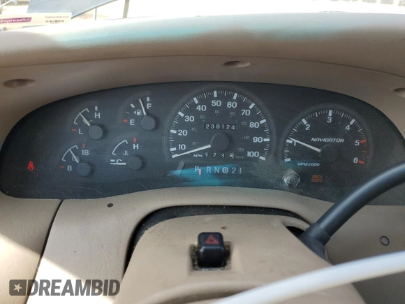 1998 Lincoln Navigator with VIN 5LMFU28L6WLJ07689, listed as a Copart auction lot 52129215 with 238,124 mi miles and Clean title. Bid and sale history available at DreamBid. Image 9.