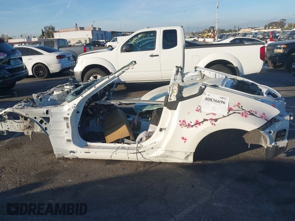 2014 Nissan 370Z Nismo z VIN JN1AZ4EH6EM632536, wystawiony jako IAAI lot #40836696 z przebiegiem Nie podano mil oraz . Historia ofert i sprzedaży dostępna na DreamBid. Obrazek 14.
