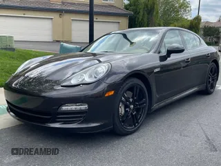 2010 Porsche Panamera S z VIN WP0AB2A78AL063420, wystawiony jako Copart lot #57913815 z przebiegiem 113 506 mil mil oraz Tytuł czysty. Historia ofert i sprzedaży dostępna na DreamBid. Obrazek 2.