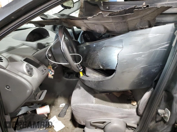 2006 Saturn ION z VIN 1G8AL55B56Z172221, wystawiony jako Copart lot #85042634 z przebiegiem Nie podano mil oraz Szkody całkowita. Historia ofert i sprzedaży dostępna na DreamBid. Obrazek 7.
