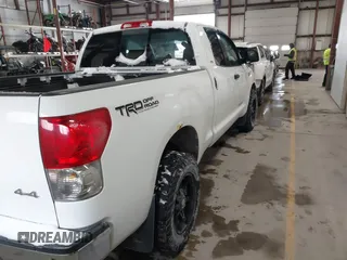 2008 Toyota Tundra 4WD Truck with VIN 5TFBV541X8X034895, listed as a IAAI auction lot 41617192 with 133,161 mi miles. Bid and sale history available at carsss.com. Image 4.