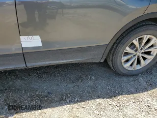 2018 Volkswagen Tiguan S z VIN 3VV1B7AXXJM109293, wystawiony jako Copart lot #55802845 z przebiegiem 49 821 mil mil oraz Szkoda całkowita • Salvage title. Historia ofert i sprzedaży dostępna na DreamBid. Obrazek 13.