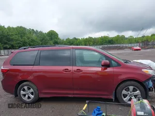 2018 Toyota Sienna LE Auto Access Seat с VIN 5TDKZ3DCXJS958114, выставлен на аукционе IAAI как лот 42429204 с пробегом 165 140 миль миль и . История ставок и продаж доступна на DreamBid. Изображение 13.