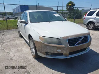 2007 Volvo S80 I6 with VIN YV1AS982671040638, listed as a IAAI auction lot 41998742 with 155,266 mi miles. Bid and sale history available at carsss.com. Image 1.