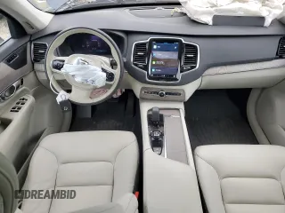 2023 Volvo XC90 Plus z VIN YV4H600N7P1982270, wystawiony jako Copart lot #71889094 z przebiegiem 9 077 mil mil oraz Szkoda całkowita • Salvage title. Historia ofert i sprzedaży dostępna na DreamBid. Obrazek 8.