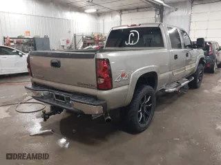 2003 Chevrolet Silverado 2500HD LS with VIN 1GCHK23133F136475, listed as a IAAI auction lot 41609322 with 233,193 mi miles. Bid and sale history available at carsss.com. Image 4.