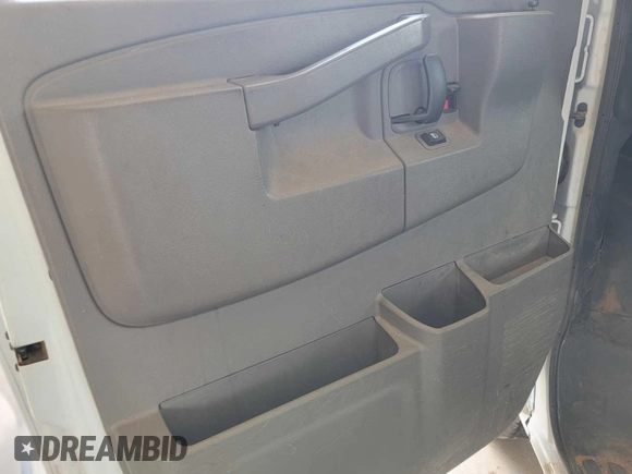 2022 Chevrolet Express Cargo z VIN 1GCWGAFP2N1259705, wystawiony jako IAAI lot #42558312 z przebiegiem 64 969 mil mil oraz . Historia ofert i sprzedaży dostępna na DreamBid. Obrazek 7.