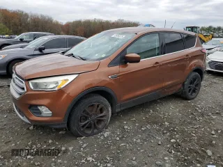2017 Ford Escape SE z VIN 1FMCU9GD6HUA51386, wystawiony jako Copart lot #52936675 z przebiegiem 200 485 mil mil oraz Czysty tytuł • Clean title. Historia ofert i sprzedaży dostępna na DreamBid. Obrazek 1.