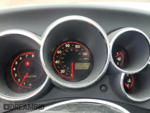 2006 Toyota Matrix STD z VIN 2T1KR32E56C587593, wystawiony jako Copart lot #73190904 z przebiegiem 229 338 mil mil oraz Nie do naprawy • Non repairable. Historia ofert i sprzedaży dostępna na DreamBid. Obrazek 9.
