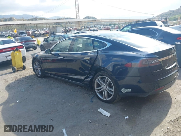 2013 Tesla Model S with VIN 5YJSA1CN8DFP07177, listed as a IAAI auction lot 42127797 with 75,227 mi miles and . Bid and sale history available at DreamBid. Image 3.