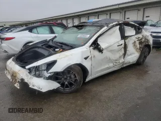 2023 Tesla Model 3 z VIN 5YJ3E1EA0PF591304, wystawiony jako Copart lot #44006665 z przebiegiem 13 338 mil mil oraz Szkoda całkowita • Salvage title. Historia ofert i sprzedaży dostępna na DreamBid. Obrazek 1.