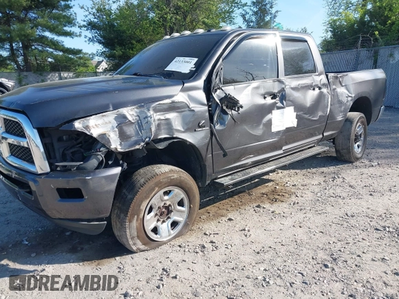 2018 Ram 2500 Tradesman z VIN 3C6UR5CL1JG390282, wystawiony jako IAAI lot #42133001 z przebiegiem 256 087 mil mil oraz . Historia ofert i sprzedaży dostępna na DreamBid. Obrazek 17.
