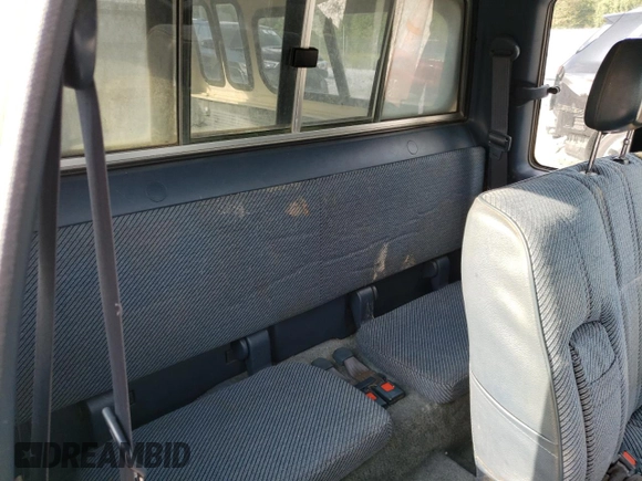 1993 Toyota Pickup DLX z VIN JT4RN93P7P5074129, wystawiony jako Copart lot #72893054 z przebiegiem 235 053 mil mil oraz Szkoda całkowita • Salvage title. Historia ofert i sprzedaży dostępna na DreamBid. Obrazek 11.