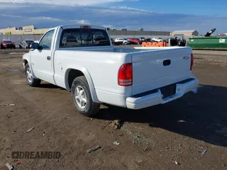 2000 Dodge Dakota SLT with VIN 1B7GL26Z7YS708253, listed as a IAAI auction lot 41402953 with 103,461 mi miles and . Bid and sale history available at DreamBid. Image 3.