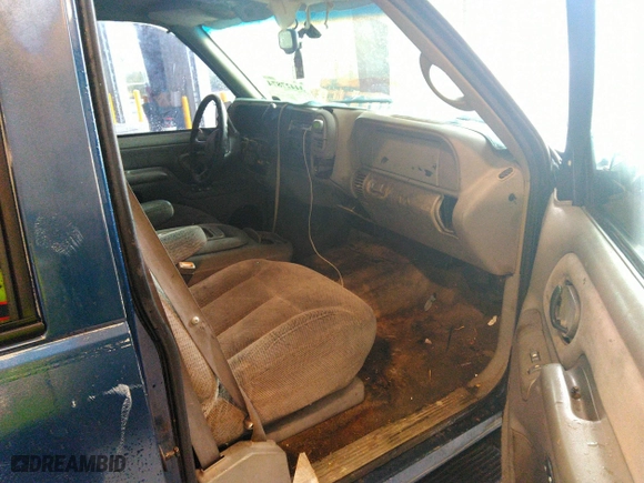 1999 Chevrolet Tahoe with VIN 1GNEC13R9XJ536325, listed as a IAAI auction lot 41475643 with 206,804 mi miles. Bid and sale history available at carsss.com. Image 5.
