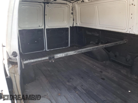 2000 Ford Econoline Cargo z VIN 1FTSE34F8YHA84494, wystawiony jako Copart lot #53182035 z przebiegiem 119 730 mil mil oraz Nie do naprawy • Non repairable. Historia ofert i sprzedaży dostępna na DreamBid. Obrazek 10.