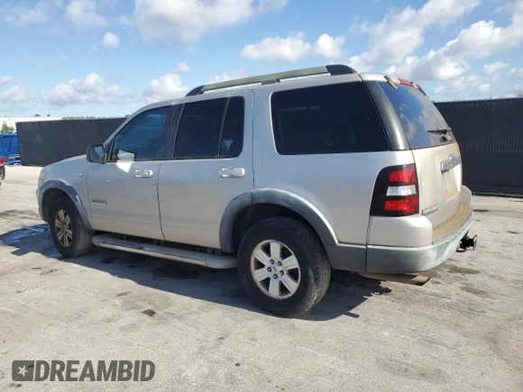 2007 Ford Explorer XLT z VIN 1FMEU73867UA47570, wystawiony jako Copart lot #56830095 z przebiegiem 207 932 mil mil oraz Szkoda całkowita • Salvage title. Historia ofert i sprzedaży dostępna na DreamBid. Obrazek 2.