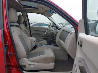 2008 Ford Escape XLT with VIN 1FMCU93118KB59096, listed as a IAAI auction lot 41752159 with 199,185 mi miles. Bid and sale history available at carsss.com. Image 5.