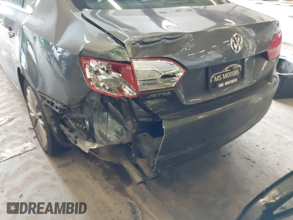 2014 Volkswagen Jetta SEL z VIN 3VWL17AJ8EM388218, wystawiony jako IAAI lot #41862353 z przebiegiem 140 514 mil mil oraz . Historia ofert i sprzedaży dostępna na DreamBid. Obrazek 14.