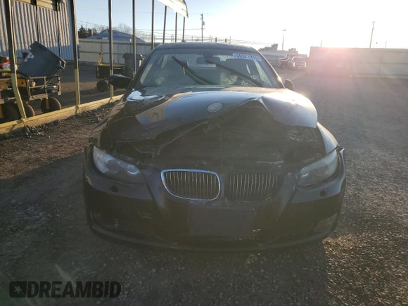 2007 BMW 3 Series 328i z VIN WBAWB33577PV70251, wystawiony jako Copart lot #50521915 z przebiegiem 182 676 mil mil oraz Czysty tytuł • Clean title. Historia ofert i sprzedaży dostępna na DreamBid. Obrazek 5.