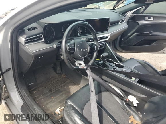 2022 Kia K5 GT-Line z VIN 5XXG64J2XNG149610, wystawiony jako Copart lot #55333245 z przebiegiem Nie podano mil oraz Szkoda całkowita • Salvage title. Historia ofert i sprzedaży dostępna na DreamBid. Obrazek 8.