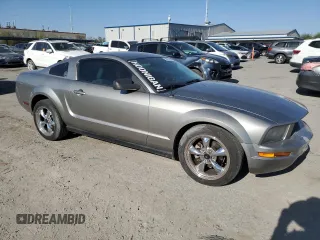 2008 Ford Mustang Deluxe z VIN 1ZVHT80N785139980, wystawiony jako Copart lot #58023795 z przebiegiem 155 951 mil mil oraz Szkoda całkowita • Salvage title. Historia ofert i sprzedaży dostępna na DreamBid. Obrazek 4.