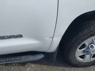 2017 Toyota Tundra SR z VIN 5TFUY5F12HX677173, wystawiony jako IAAI lot #41593761 z przebiegiem 186 206 mil mil oraz . Historia ofert i sprzedaży dostępna na DreamBid. Obrazek 17.