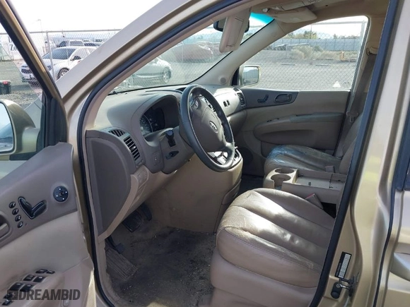2006 Kia Sedona LX with VIN KNDMB233666040795, listed as a IAAI auction lot 41921051 with 200,410 mi miles. Bid and sale history available at carsss.com. Image 5.