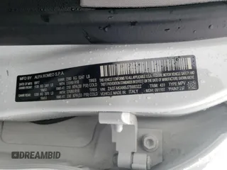 2018 Alfa Romeo Stelvio z VIN ZASFAKAN9J7B88322, wystawiony jako Copart lot #48808605 z przebiegiem 87 096 mil mil oraz Szkody całkowita. Historia ofert i sprzedaży dostępna na DreamBid. Obrazek 14.