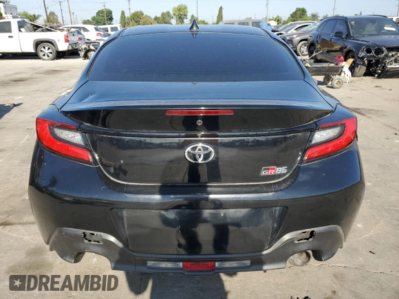 2023 Toyota 86 z VIN JF1ZNBB13P9750286, wystawiony jako Copart lot #57180095 z przebiegiem 11 630 mil mil oraz Szkoda całkowita • Salvage title. Historia ofert i sprzedaży dostępna na DreamBid. Obrazek 6.