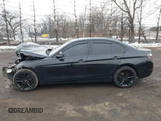 2015 BMW 3 Series 328i xDrive z VIN WBA3B5C55FF959652, wystawiony jako IAAI lot #41545937 z przebiegiem 101 637 mil mil oraz . Historia ofert i sprzedaży dostępna na DreamBid. Obrazek 14.