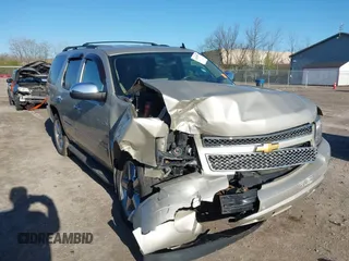 2013 Chevrolet Tahoe LTZ z VIN 1GNSKCE0XDR168217, wystawiony jako IAAI lot #42091999 z przebiegiem 230 633 mil mil oraz . Historia ofert i sprzedaży dostępna na DreamBid. Obrazek 1.