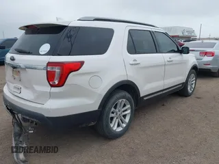 2017 Ford Explorer XLT z VIN 1FM5K7D8XHGC53849, wystawiony jako IAAI lot #42220485 z przebiegiem 135 902 mil mil oraz . Historia ofert i sprzedaży dostępna na DreamBid. Obrazek 4.
