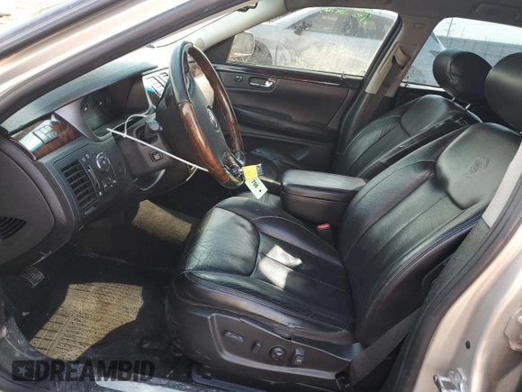 2008 Cadillac DTS 1SD z VIN 1G6KD57Y68U201446, wystawiony jako Copart lot #47369345 z przebiegiem 180 234 mil mil oraz Szkoda całkowita • Salvage title. Historia ofert i sprzedaży dostępna na DreamBid. Obrazek 7.
