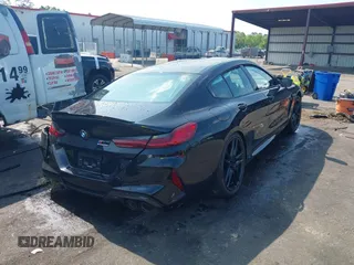 2022 BMW M8 Competition z VIN WBSGV0C09NCJ02570, wystawiony jako IAAI lot #42234609 z przebiegiem 63 712 mil mil oraz . Historia ofert i sprzedaży dostępna na DreamBid. Obrazek 4.