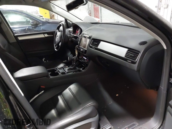 2013 Volkswagen Touareg Exec с VIN WVGEF9BP9DD004013, выставлен на аукционе IAAI как лот 41644882 с пробегом 148 096 миль миль и . История ставок и продаж доступна на DreamBid. Изображение 5.