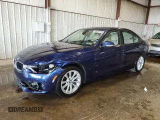 2018 BMW 3 Series 320i xDrive с VIN WBA8E5G51JNU48056, выставлен на аукционе Copart как лот 55456155 с пробегом 56 075 миль миль и Списание • Salvage title. История ставок и продаж доступна на DreamBid. Изображение 1.