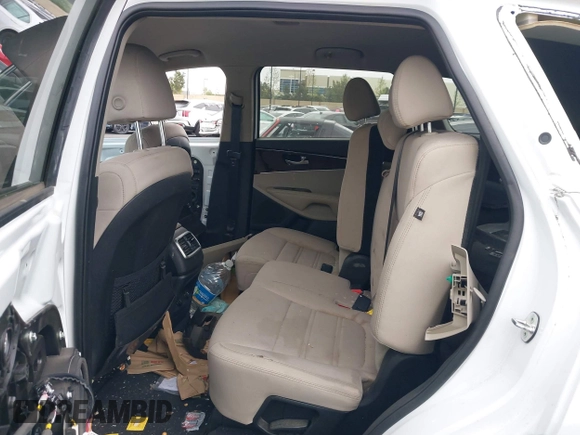 2019 Kia Sorento L with VIN 5XYPG4A3XKG590330, listed as a IAAI auction lot 42060716 with Not Provided miles. Bid and sale history available at carsss.com. Image 8.