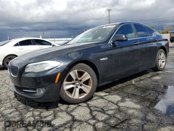 2013 BMW 5 Series 528i with VIN WBAXG5C5XDD234995, listed as a Copart auction lot 48617145 with 165,889 mi miles and Clean Title. Bid and sale history available at carsss.com. Image 1.