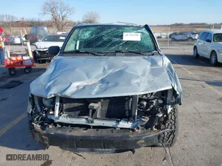 2007 Chevrolet TrailBlazer LS with VIN 1GNDT13SX72288160, listed as a IAAI auction lot 41725520 with 187,392 mi miles. Bid and sale history available at carsss.com. Image 6.