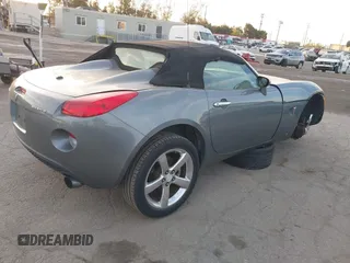 2006 Pontiac Solstice z VIN 1G2MB35B36Y119456, wystawiony jako IAAI lot #41850695 z przebiegiem 135 911 mil mil oraz . Historia ofert i sprzedaży dostępna na DreamBid. Obrazek 4.