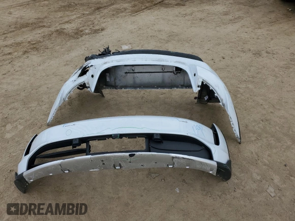 2022 Porsche Taycan 4S z VIN WP0BB2Y15NSA71463, wystawiony jako Copart lot #45126285 z przebiegiem 24 916 mil mil oraz Szkoda całkowita • Salvage title. Historia ofert i sprzedaży dostępna na DreamBid. Obrazek 12.