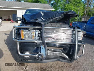 2013 GMC Sierra 2500HD Denali z VIN 1GT125E81DF112691, wystawiony jako IAAI lot #42220356 z przebiegiem 173 260 mil mil oraz . Historia ofert i sprzedaży dostępna na DreamBid. Obrazek 6.