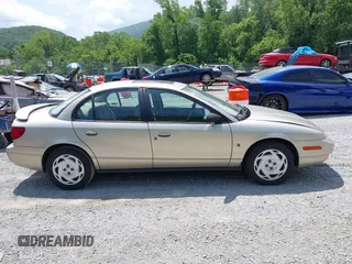 2001 Saturn SL z VIN 1G8ZK54721Z272773, wystawiony jako IAAI lot #42449133 z przebiegiem 56 714 mil mil oraz . Historia ofert i sprzedaży dostępna na DreamBid. Obrazek 13.