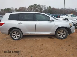 2009 Toyota Highlander z VIN JTEES41A392137445, wystawiony jako IAAI lot #41528613 z przebiegiem 206 431 mil mil oraz . Historia ofert i sprzedaży dostępna na DreamBid. Obrazek 13.