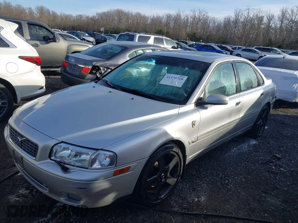 2005 Volvo S80 with VIN YV1TH592051411109, listed as a IAAI auction lot 41373718 with 180,446 mi miles. Bid and sale history available at carsss.com. Image 17.