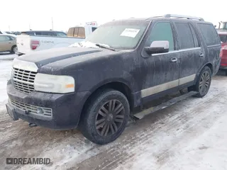 2007 Lincoln Navigator with VIN 5LMFU28507LJ08758, listed as a IAAI auction lot 41300329 with 126,739 mi miles. Bid and sale history available at carsss.com. Image 2.
