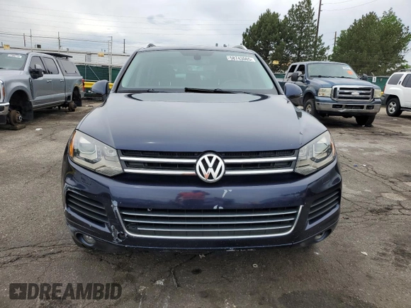 2011 Volkswagen Touareg Lux z VIN WVGFK9BP4BD001551, wystawiony jako Copart lot #58743065 z przebiegiem 142 661 mil mil oraz Szkoda całkowita • Salvage title. Historia ofert i sprzedaży dostępna na DreamBid. Obrazek 5.